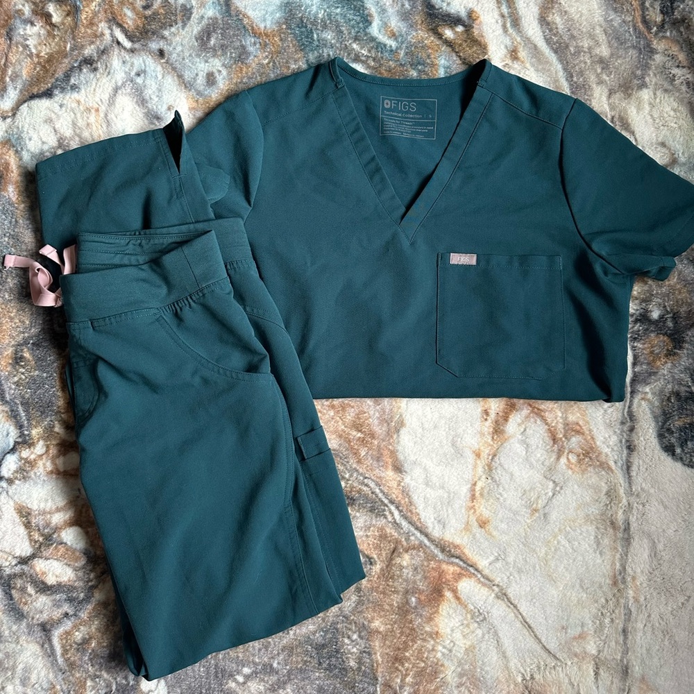 Figs Teal scrub set